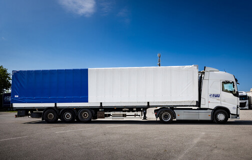 <h2>Semirimorchi spring con centina scorrevole a fisarmonica</h2><p>Consentono carico/scarico dall'alto. Portata 300 q.li</p>